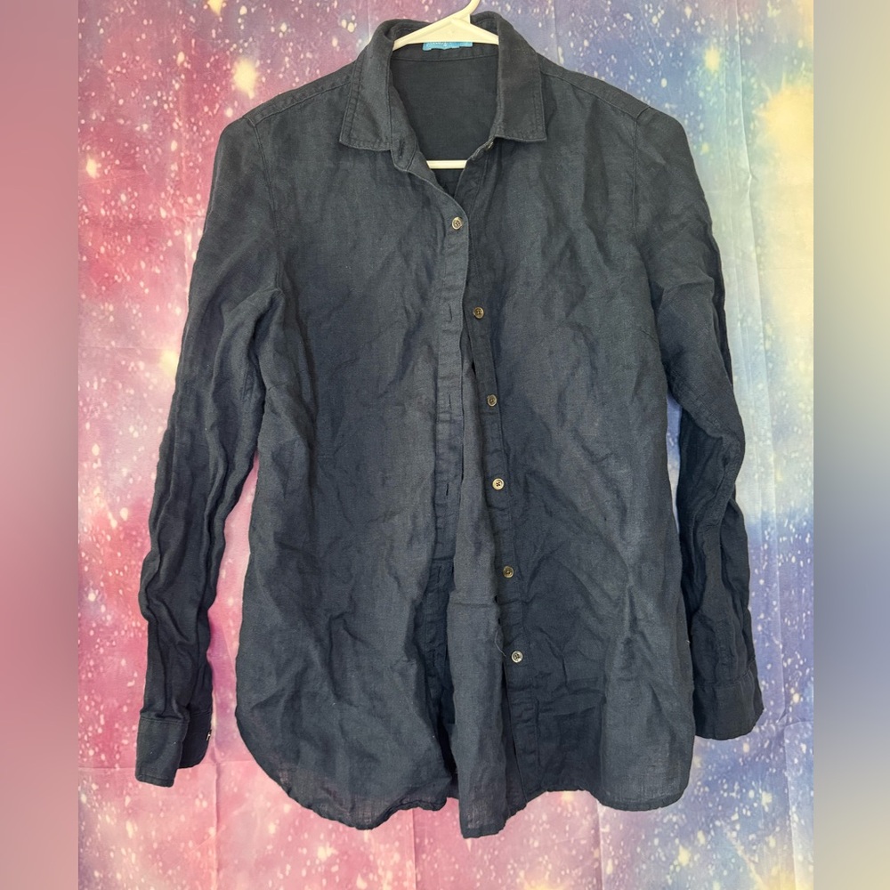 Woman’s J.Mclaughlin button down shirt 🛍